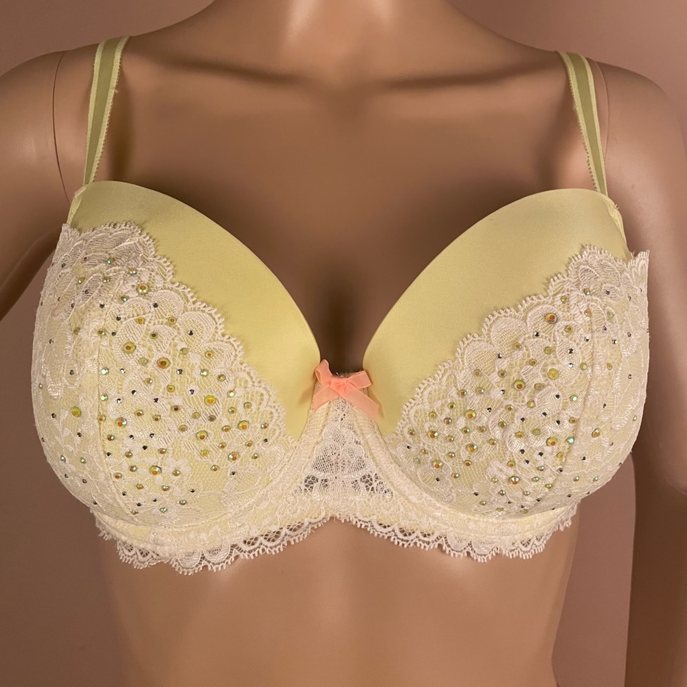 Victoria’s Secret dream angels Elegant Cream Lace Bra Lime and ivory 34DD